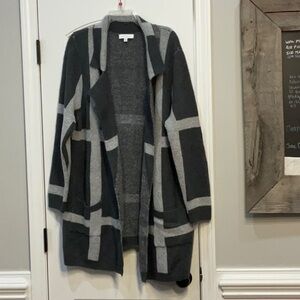 New Directions Black and White Knit Top